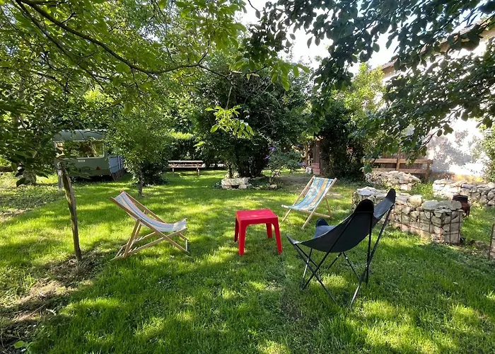Σπίτι διακοπών L'annexe, Maison Avec Jardin Proche Futuroscope Chasseneuil-du-Poitou